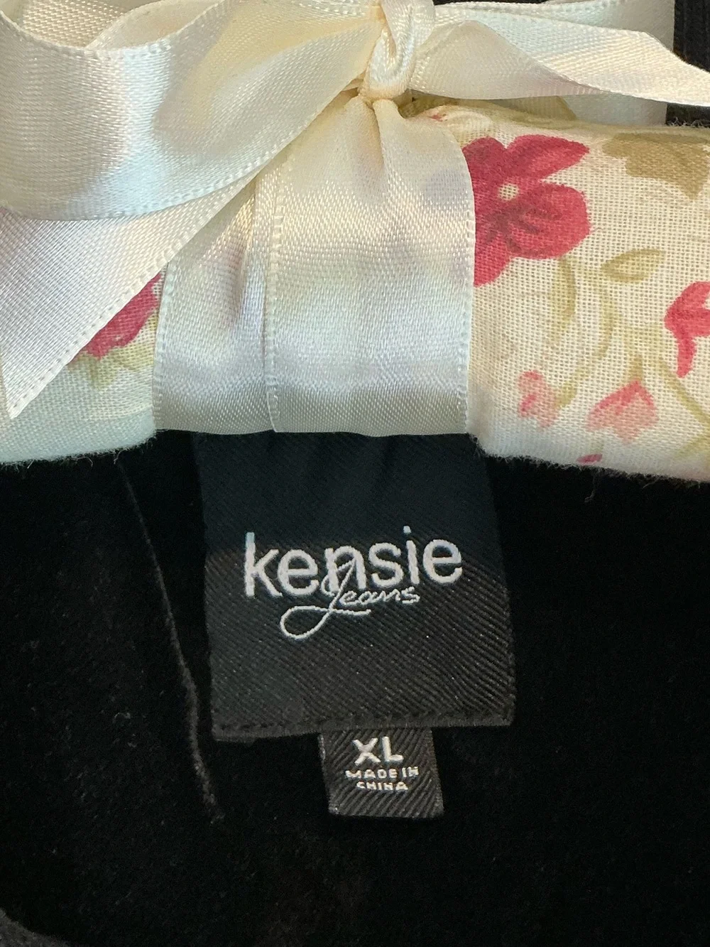 kensie Black Quilted Star Sleeveless Bomber Vest - size XL